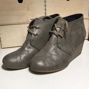 Toms Size 7.5 Faux Suede Ankle Boots
